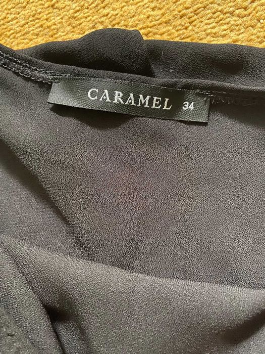 Vand bluzita vara lejera eleganta neagra pe un umar Caramel XS-S