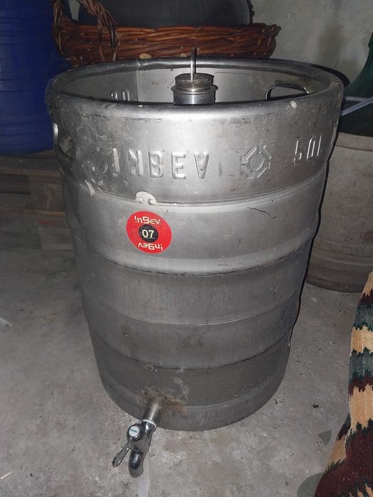 Vand ,damigene si butoaie pentru vin