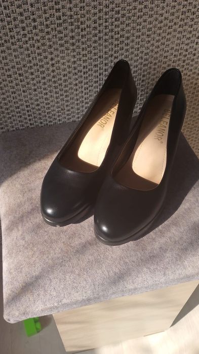 Продам туфли новые