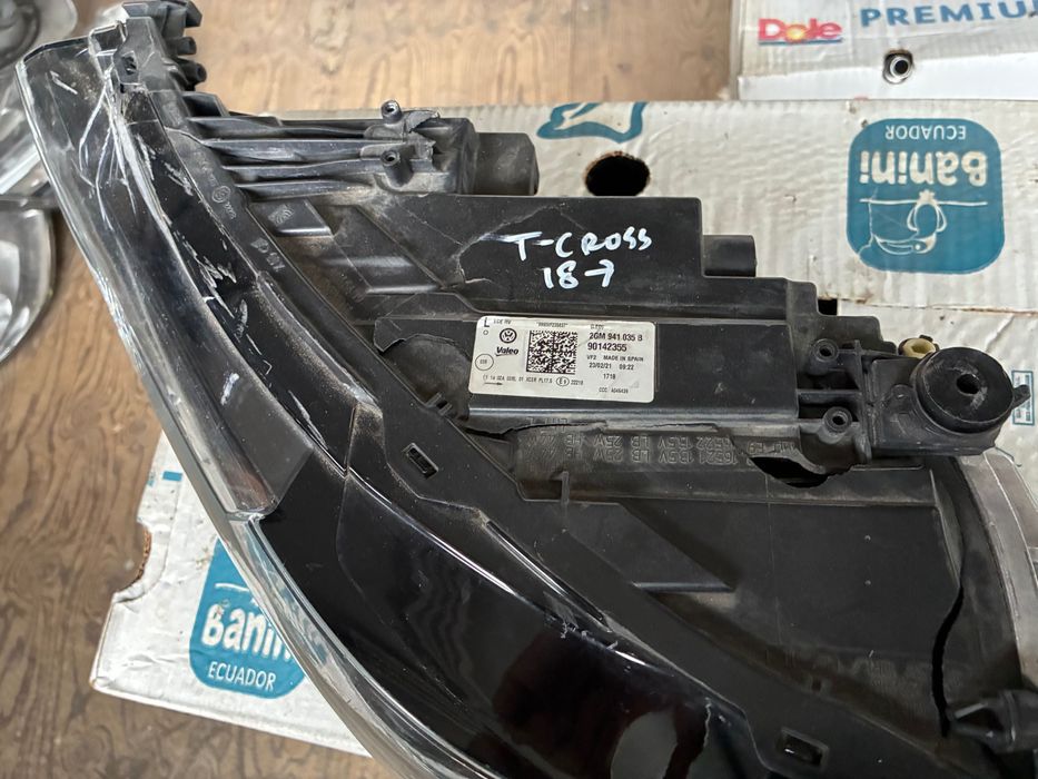 Ляв фар Vw T-Cross. С модул. 2GM998478. За части