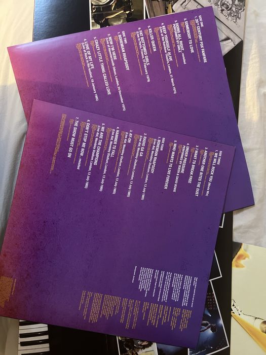 vand 2 vinyluri (ACDC si BOHEMIAN RHAPSODY)