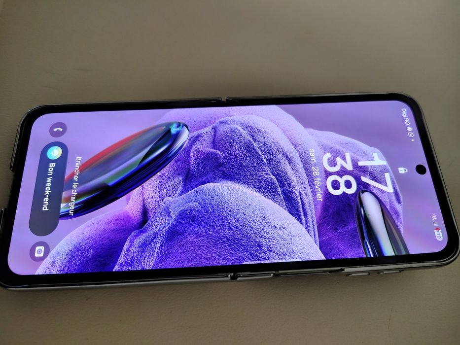 Vând Samsung  Galaxy Flip 6