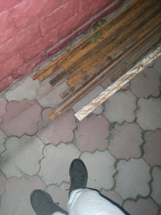 Продам уголок,квадрат