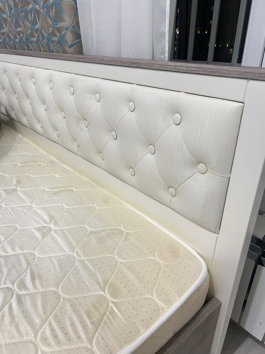 Продам 2-х кровать, комод, тумбы