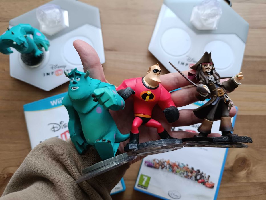 WiiU Disney Infinity Seturi complete cu joc bază portal figurine