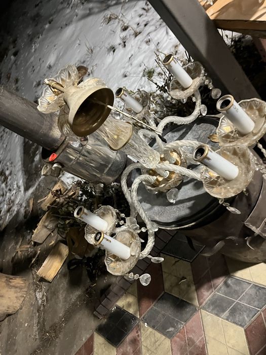 Продам две люстры