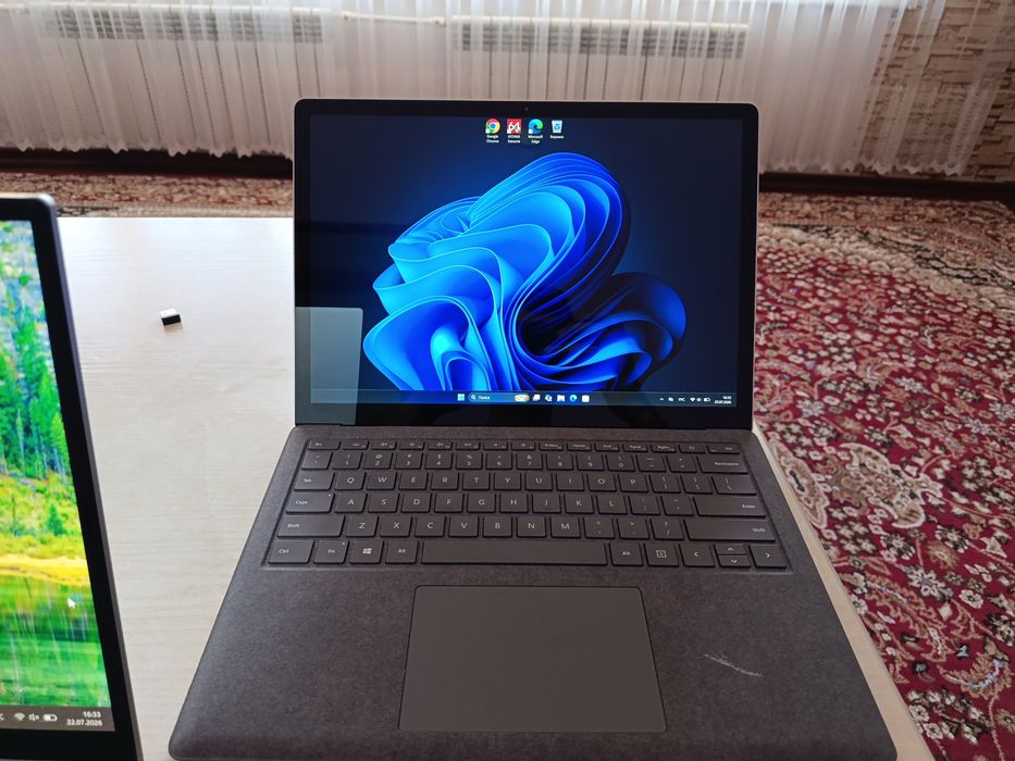 Microsoft Surface Laptop 4. Core i5