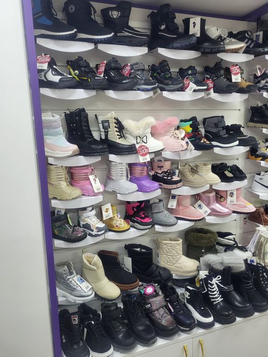Продам отдел детской обуви и игрушек