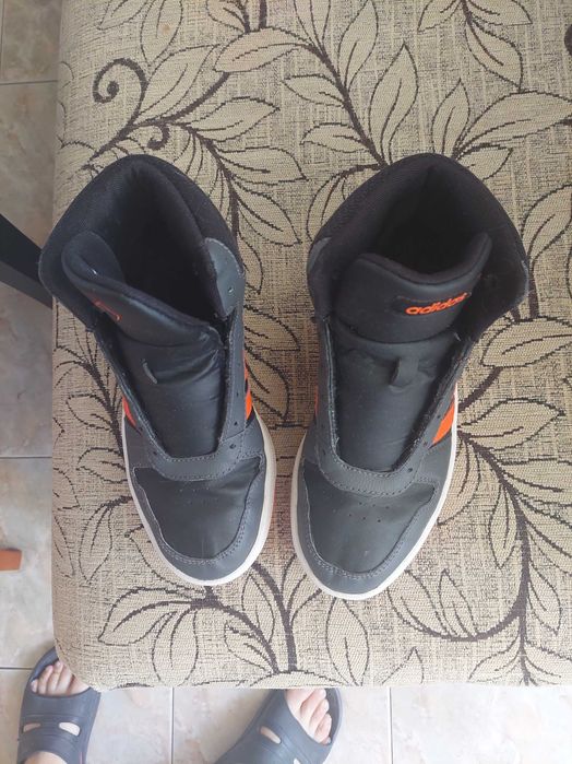 Детски кецове та адидас