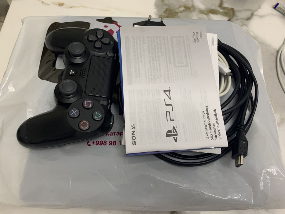 Playstation 4 slim HDR 1TB игры 50 и два джестика  как на фото