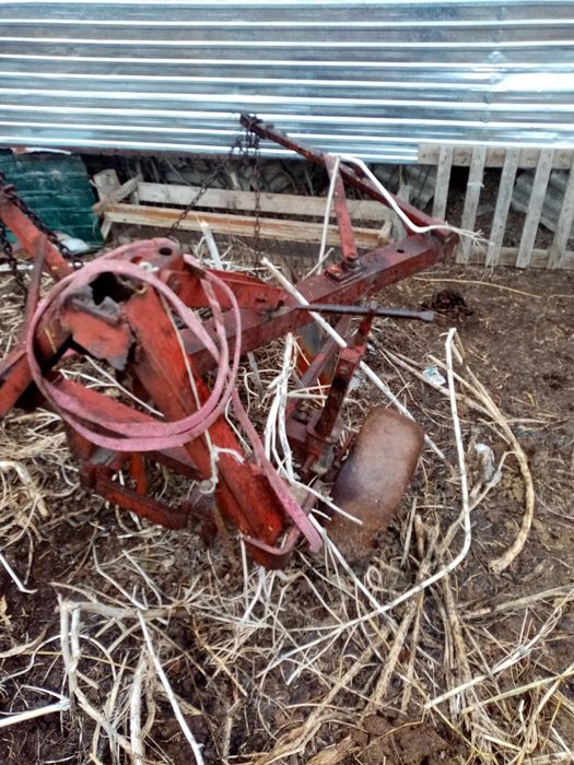 Продам плуг заводской