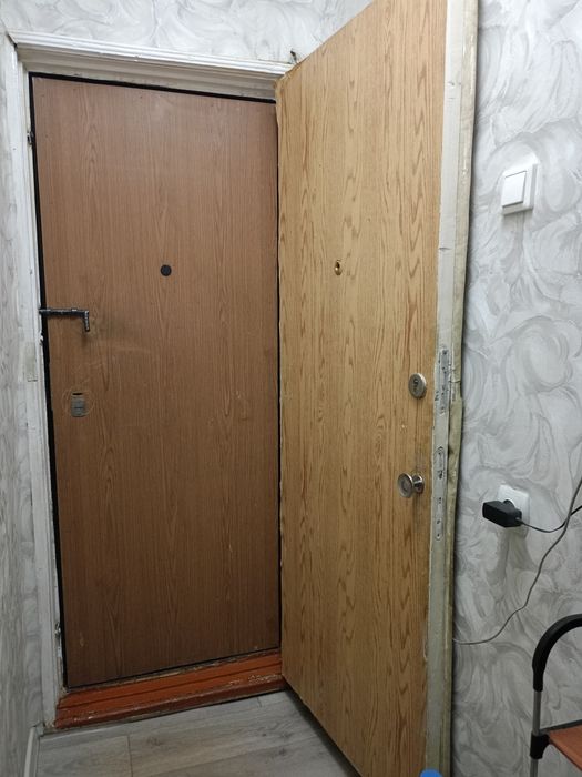 Продам двери входные