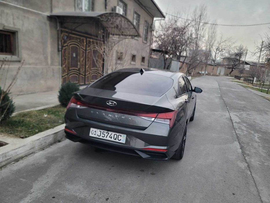Продаётся HYUNDAI  Elantra 1.6