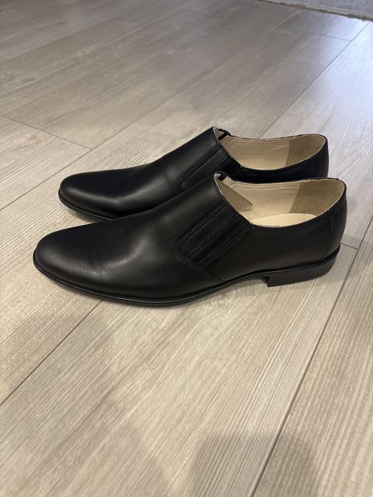 Продаю туфли новые