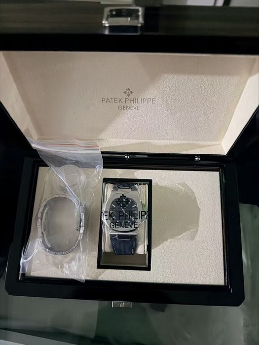 Часы Patek Philippe Nautilus 50 Years