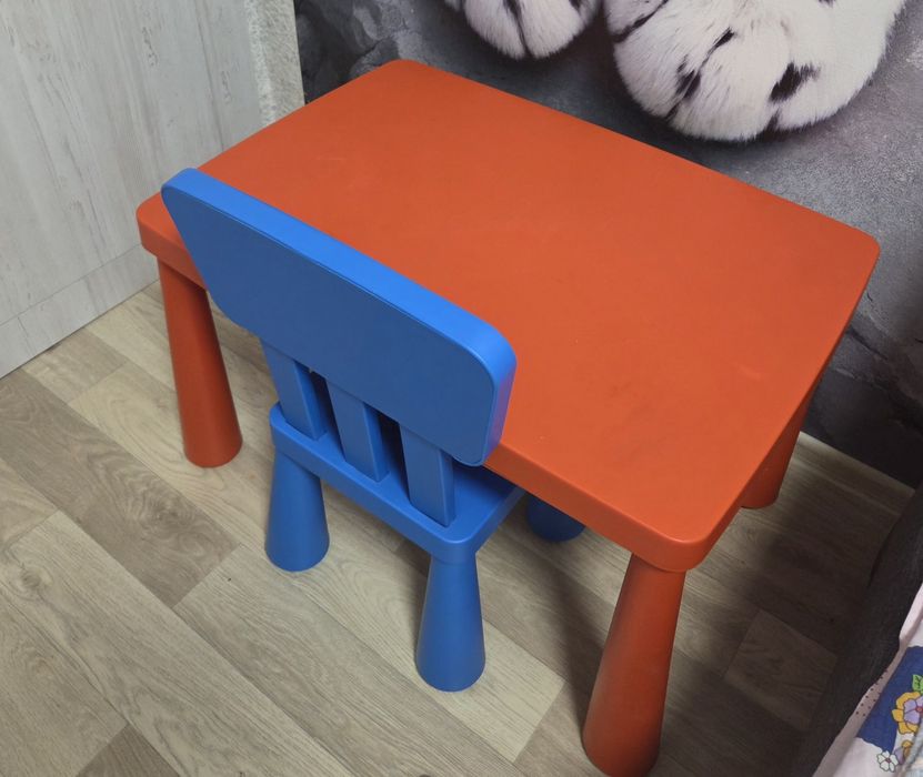 Продам детский стол