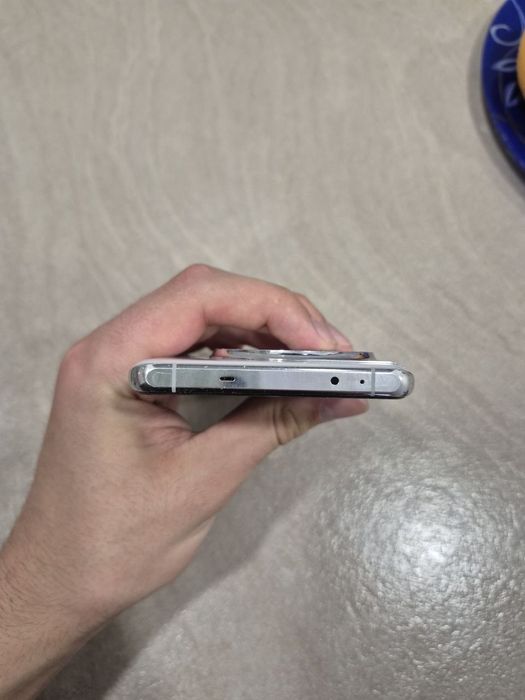 Продам OnePlus 12