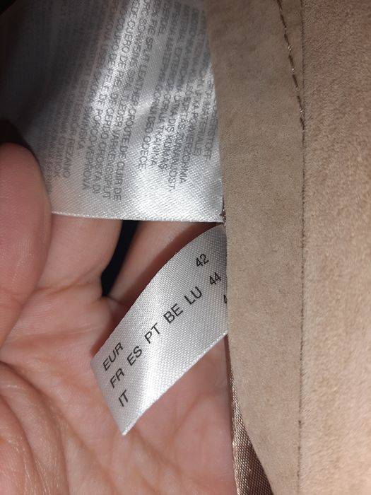 Vand geaca piele naturala , este superba, cu etichetă! M-L 
Arata impe