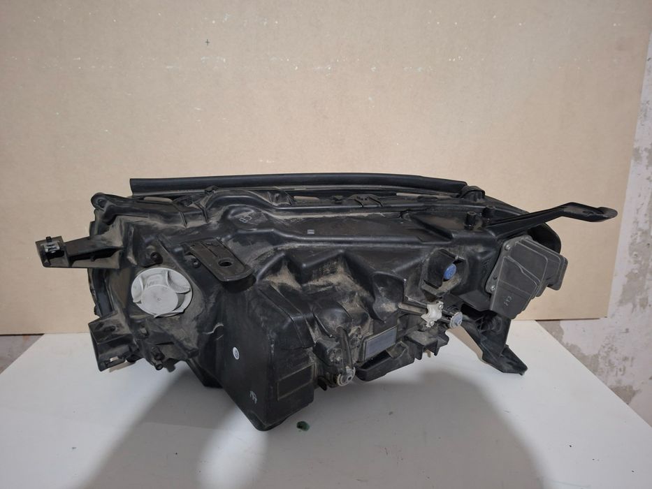 Десен фар Toyota Land Cruiser 300 LED Black