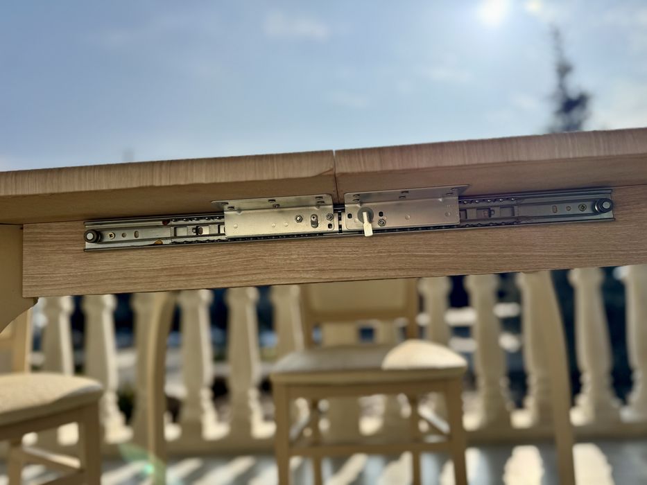 Продам столовый стол