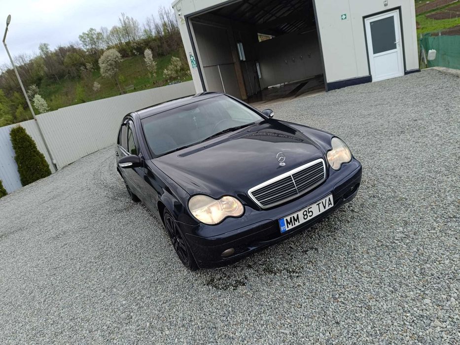 Vând mercedes C class