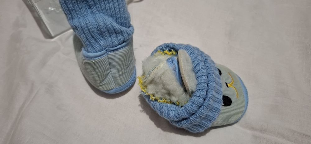 Totosei bebelusi, bleu