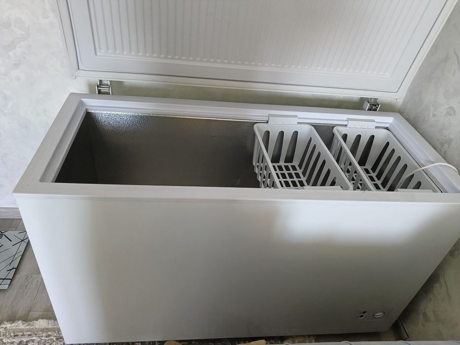 Продам морозильник бирюса за  100000