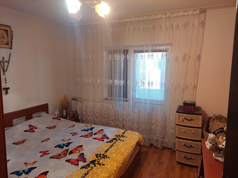 Vand apartament 3 camere