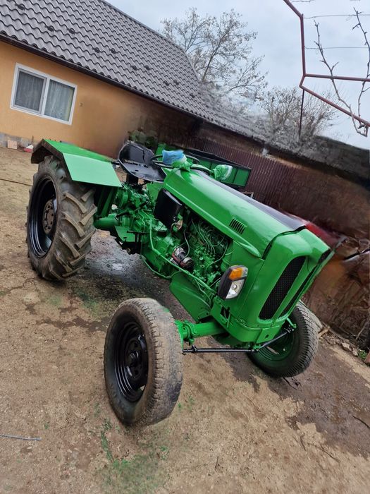 Vând tractor Fiat 411R împreună cu remorca si cultivator