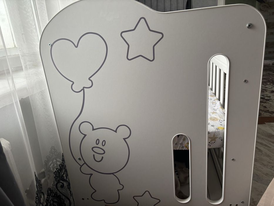 Детская кровать с маятником