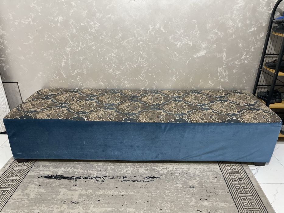 Диван с длинным пуфом