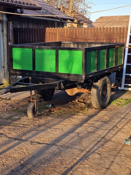 Vând tractor Fiat 411R împreună cu remorca si cultivator