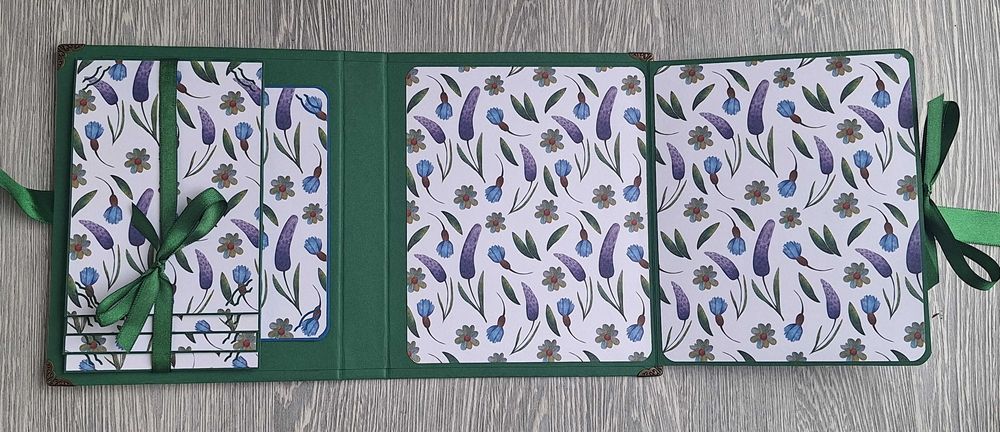 Мини албум "Нежни цветя" в зелено, ръчна изработка /11,1