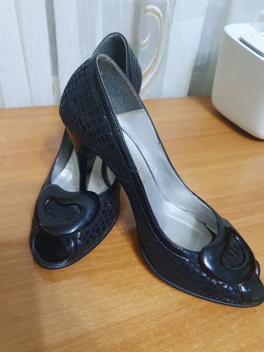 Pantofi piele ,culoare neagra,mărimea 37,toc 8cm,