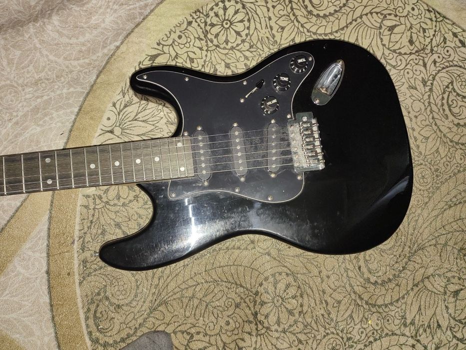 Электро гитара fender Stratocaster