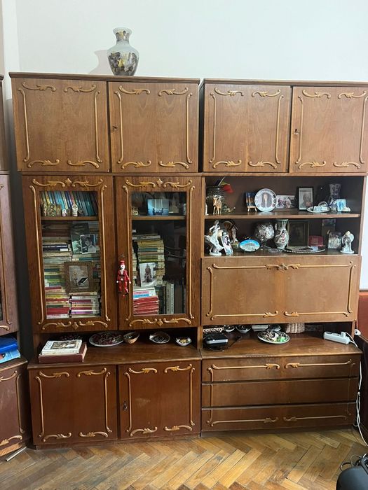 Biblioteca de vanzare