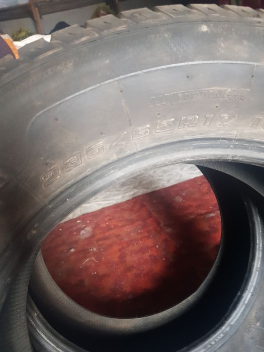 Продам резину 235×65×17