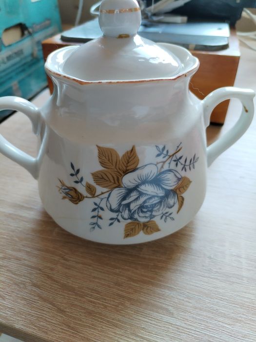 Продам чайный набор, сахарница