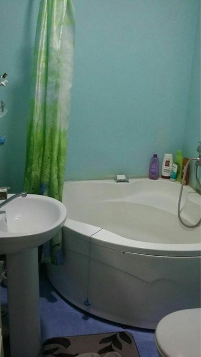 Срочно ижарага берилади обстановка 3 хона 1- етаж 1- мактаб олдида