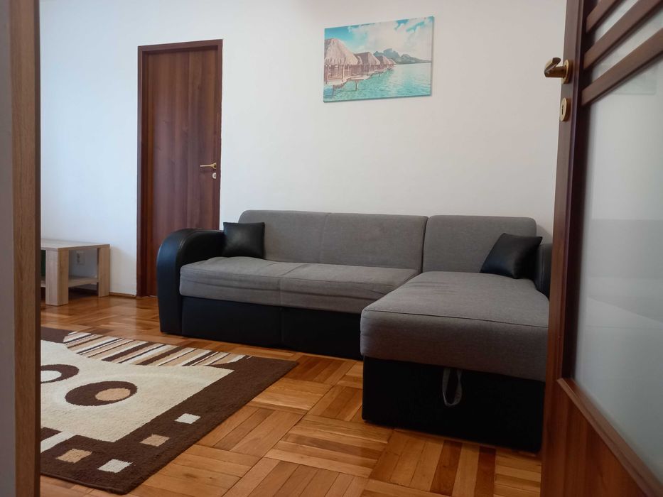 Apartament cu 3 camere de inchiriat