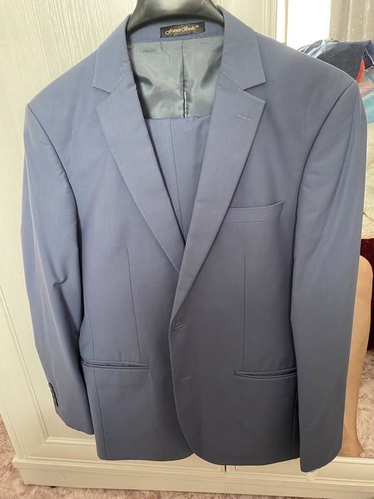 Продам мужской костюм