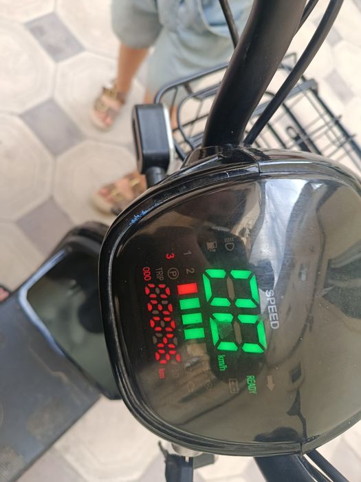 Elektr skuter sotiladi 2000 km akkum ideal
————————————

Продам э
