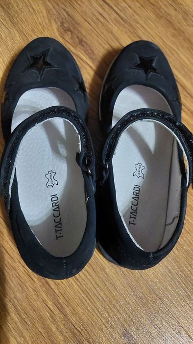 Продаю туфли школьные