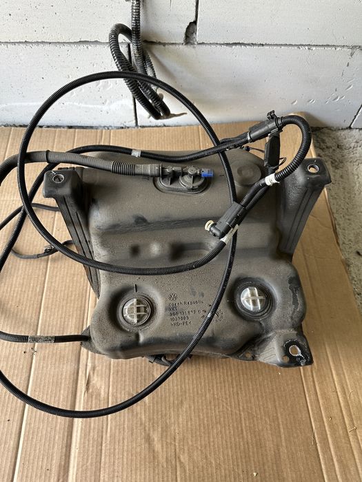 Rezervor Adblue cu pompa vw passat b8 2017  5Q0 131 969 B