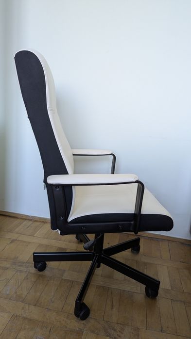 Scaun birou rotativ IKEA Millberget - alb/bej (Murum bej)