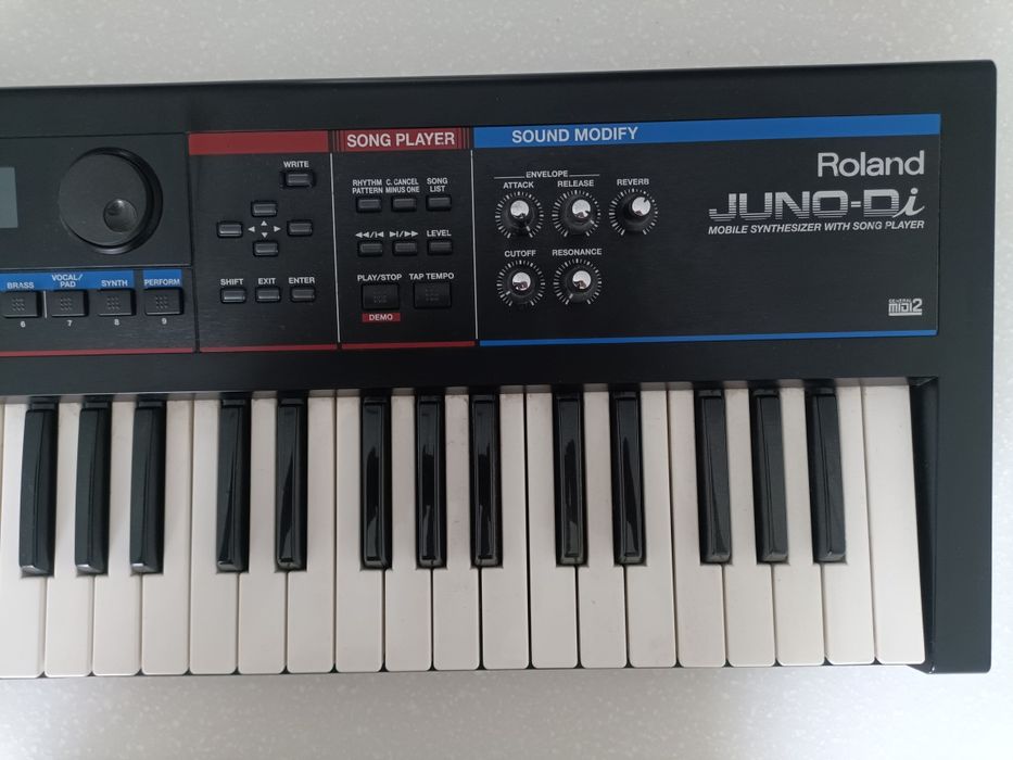 Синтезатор Roland Juno Di