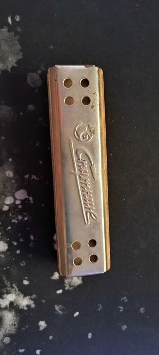 Хармоника спътник много стара