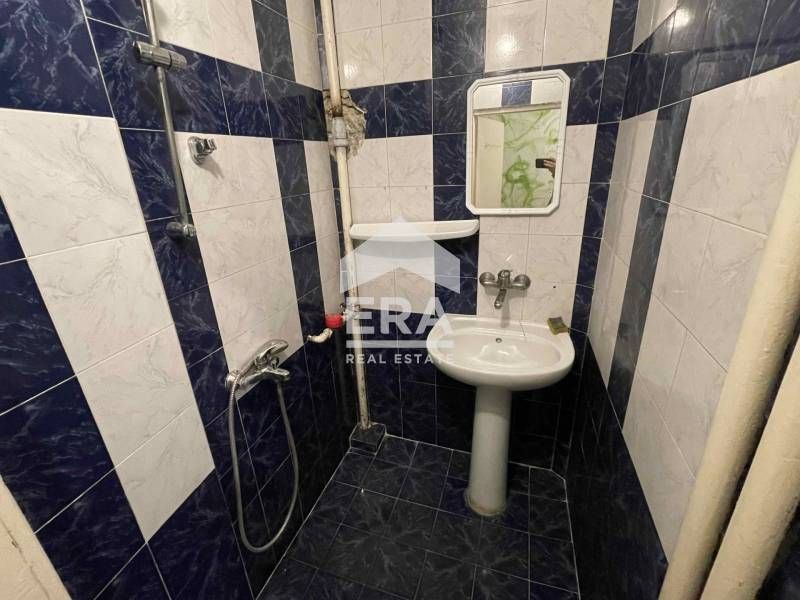 Двустаен апартамент за продажба, с отделна кухня, в кв. Младост 2, Вар