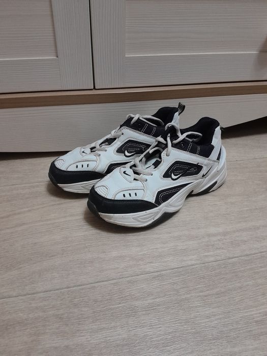 Продам кроссовки мальчуковые nike