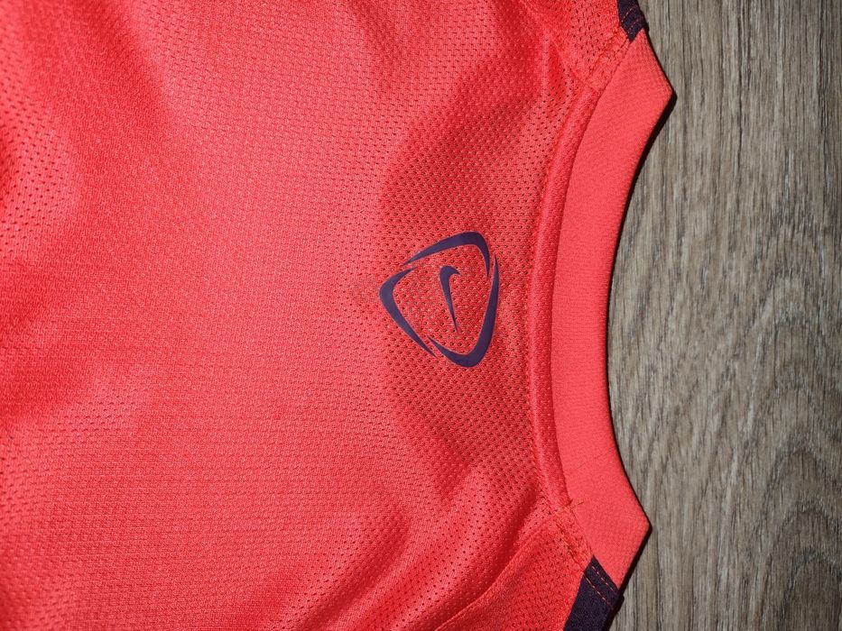 Чисто нова тениска на Nike